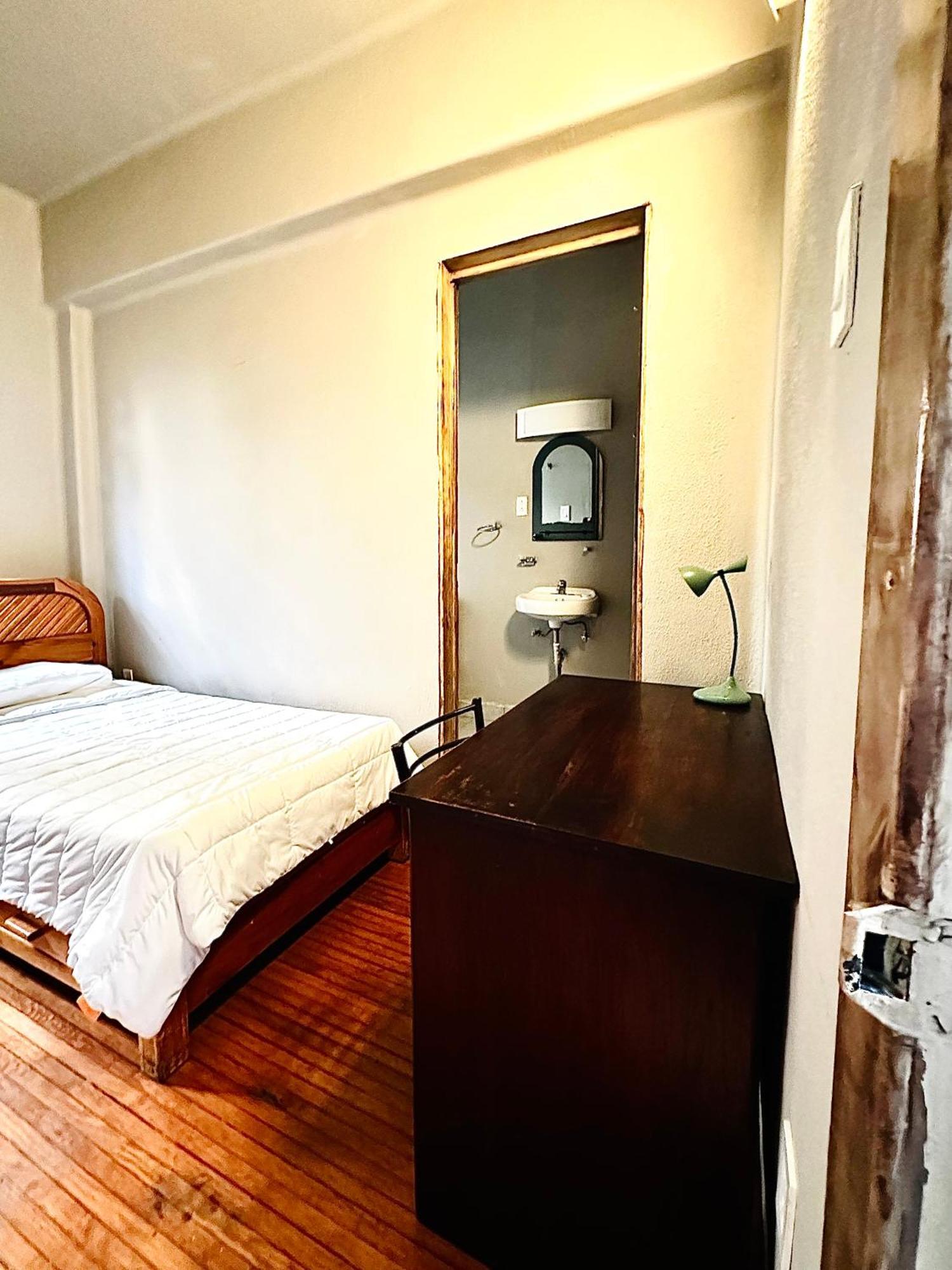 Frontera 49 Roma Norte Hostal