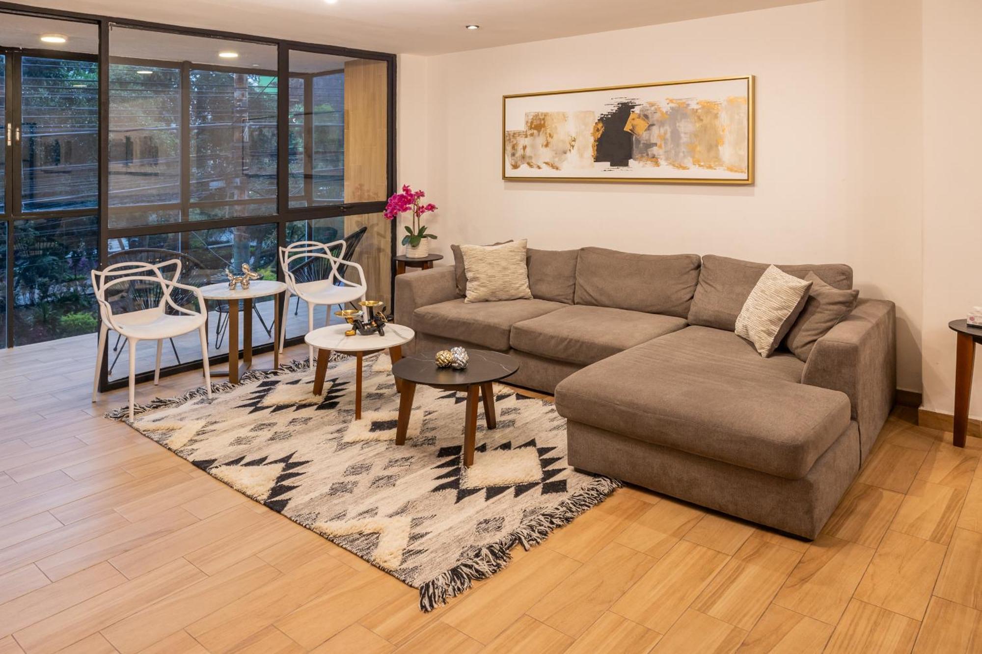 Posh Polanco Stay Tvs And Desks In Each Room - Mexico City